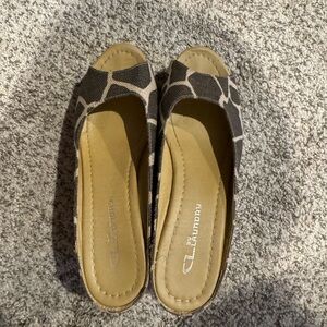 Cute Giraffe Print Wedges